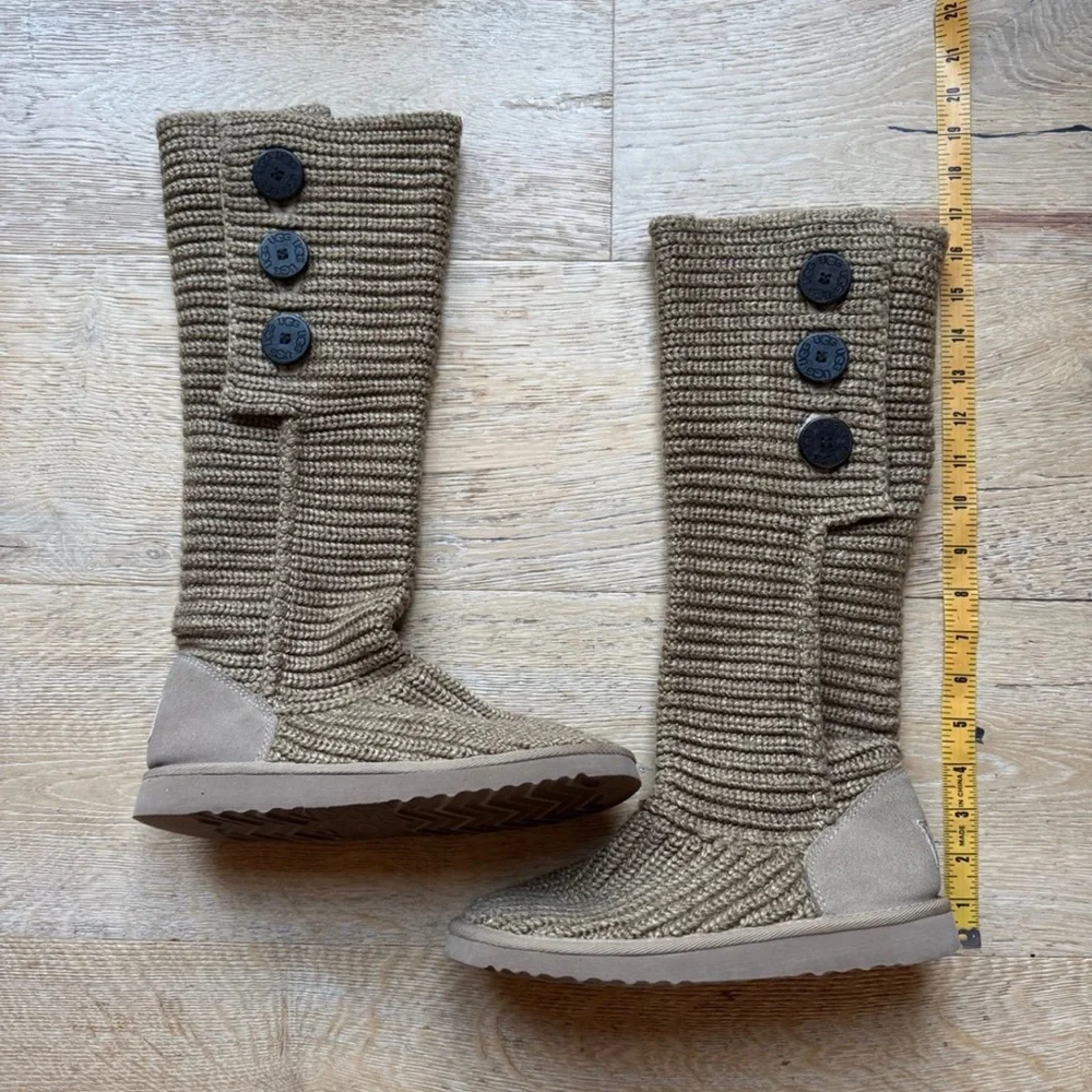 🔥UGG sz 7🔥CLASSIC CARDY SWEATER boots TAN price firm!